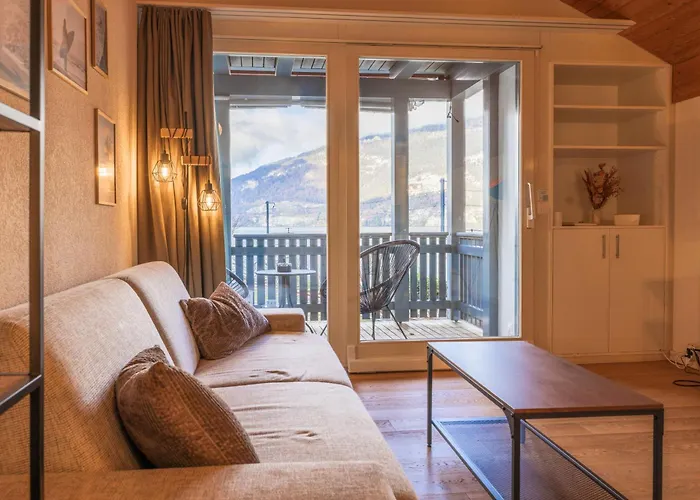 Surfers Near Interlaken, At With Pool Lejlighed